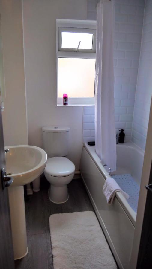 Milton Keynes Luxury Short Stay House With Wifi And Free Parking Wolverton  Exterior photo